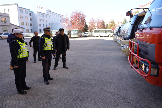 筑牢交通防线 严守安全底线  泉林公司开展通勤车安全专项检查（2）.jpg